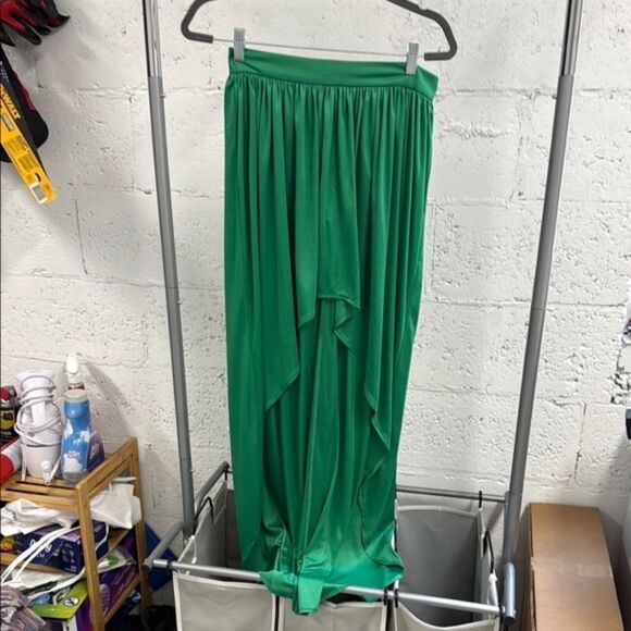 Silk Green Pleated Skirt - Short in the Front - Size Medium - Worn Once - Picture 1 of 5